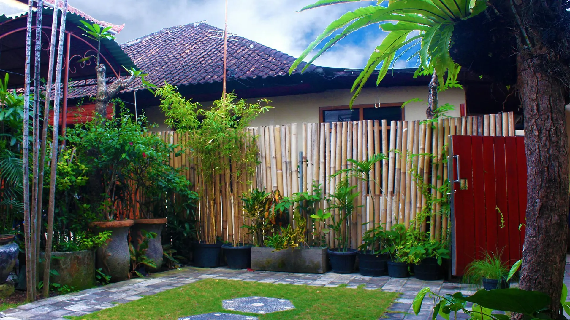 Cr Tris Rooms Seminyak Casa de hóspedes