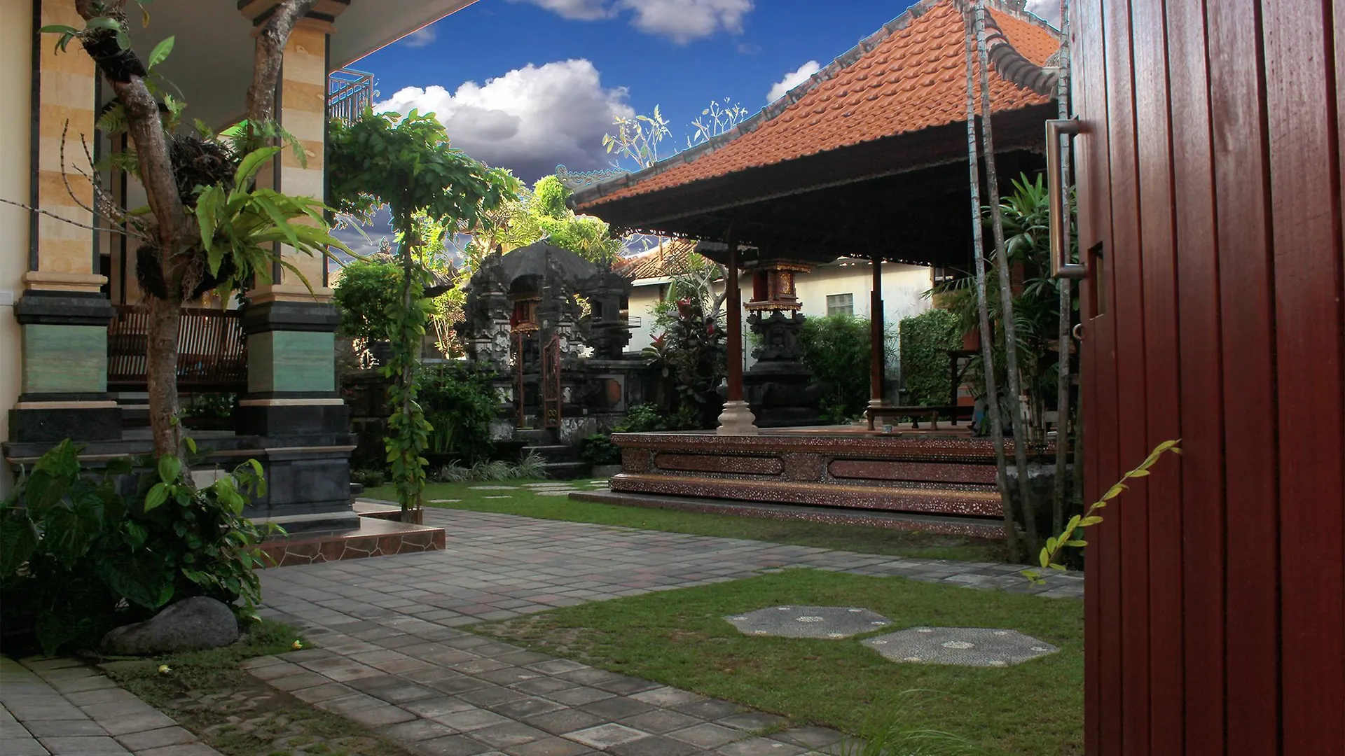Cr Tris Rooms Seminyak 2*,